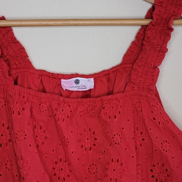 Everyday Chic Boutique | Red Eyelet Cropped Tank Top Size Large - Picture 4 of 4